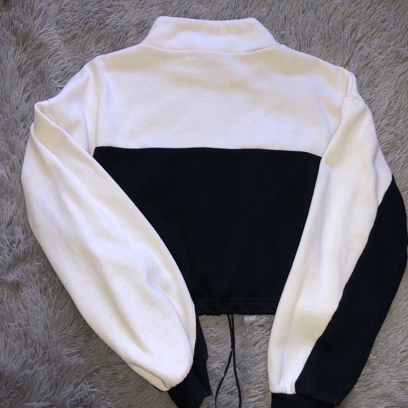 Forever 21 Cropped Dark Blue and White Sweater - Picture 2 of 3